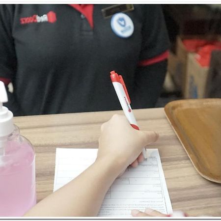RedDoorz酒店-近古彭站 泗水 外观 照片